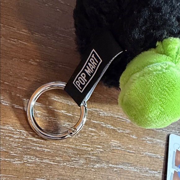 Pop Mart Disney - Goofy Plush Keychain - Picture 9 of 9